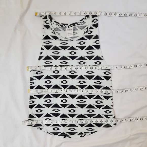 ● Victoria's Secret | VS PINK Aztec Tribal Print Teal Tank Top - Picture 4 of 10